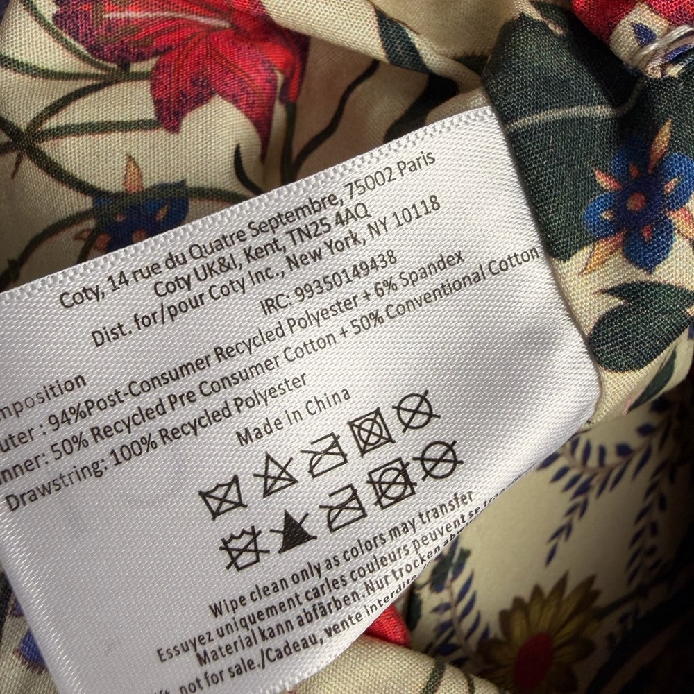 NEW Gucci Beauty Satin Pouch - Picture 6 of 7